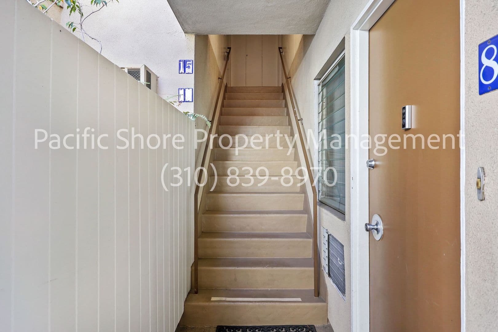 West Hollywood Apartment: 868 N West Knoll Drive