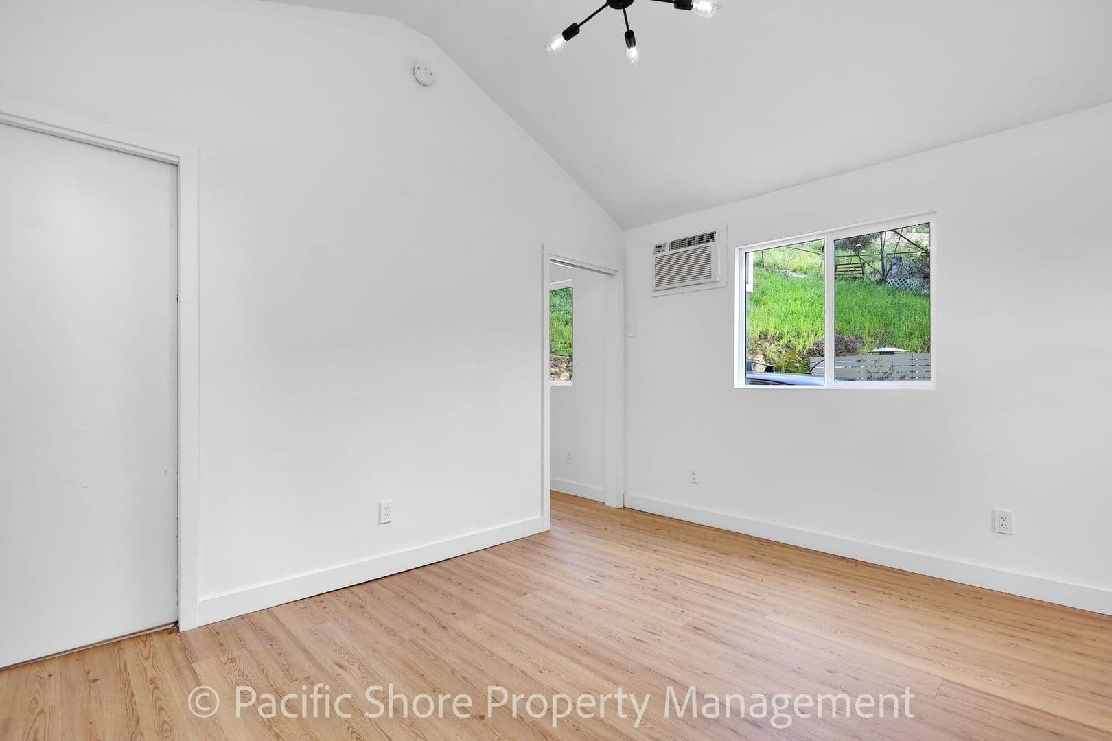 Los Angeles Apartment: 3210 Griffin Ave