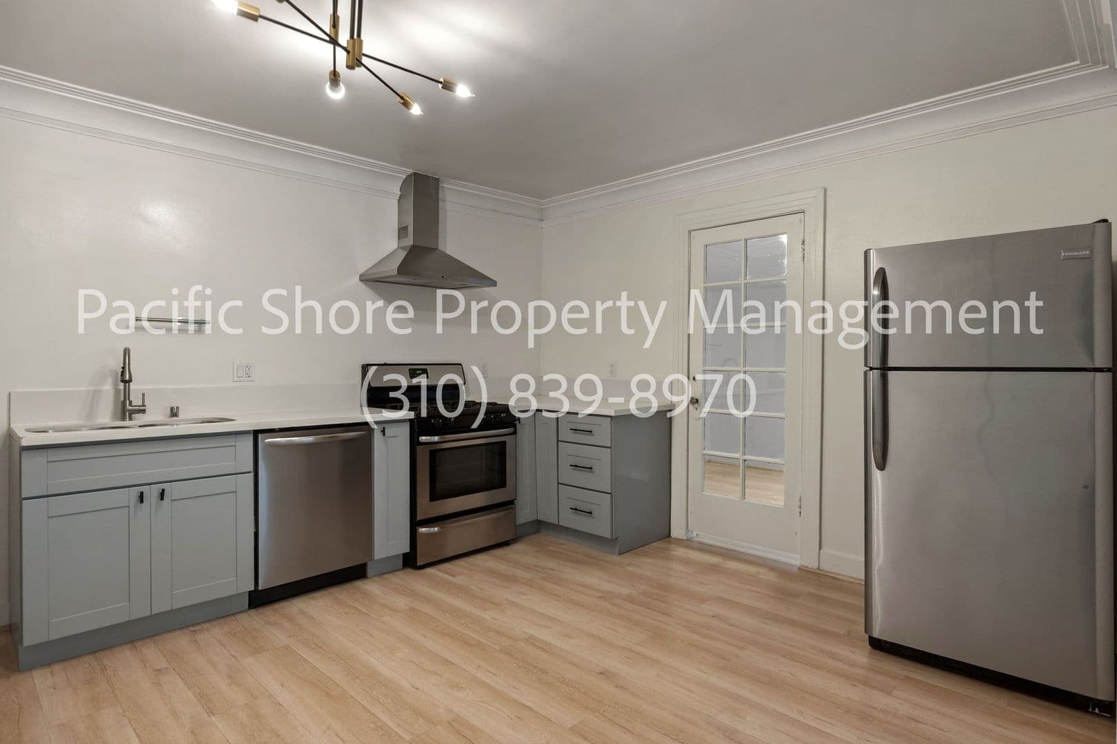 Los Angeles Apartment: 1020 N. Oxford Ave.,
