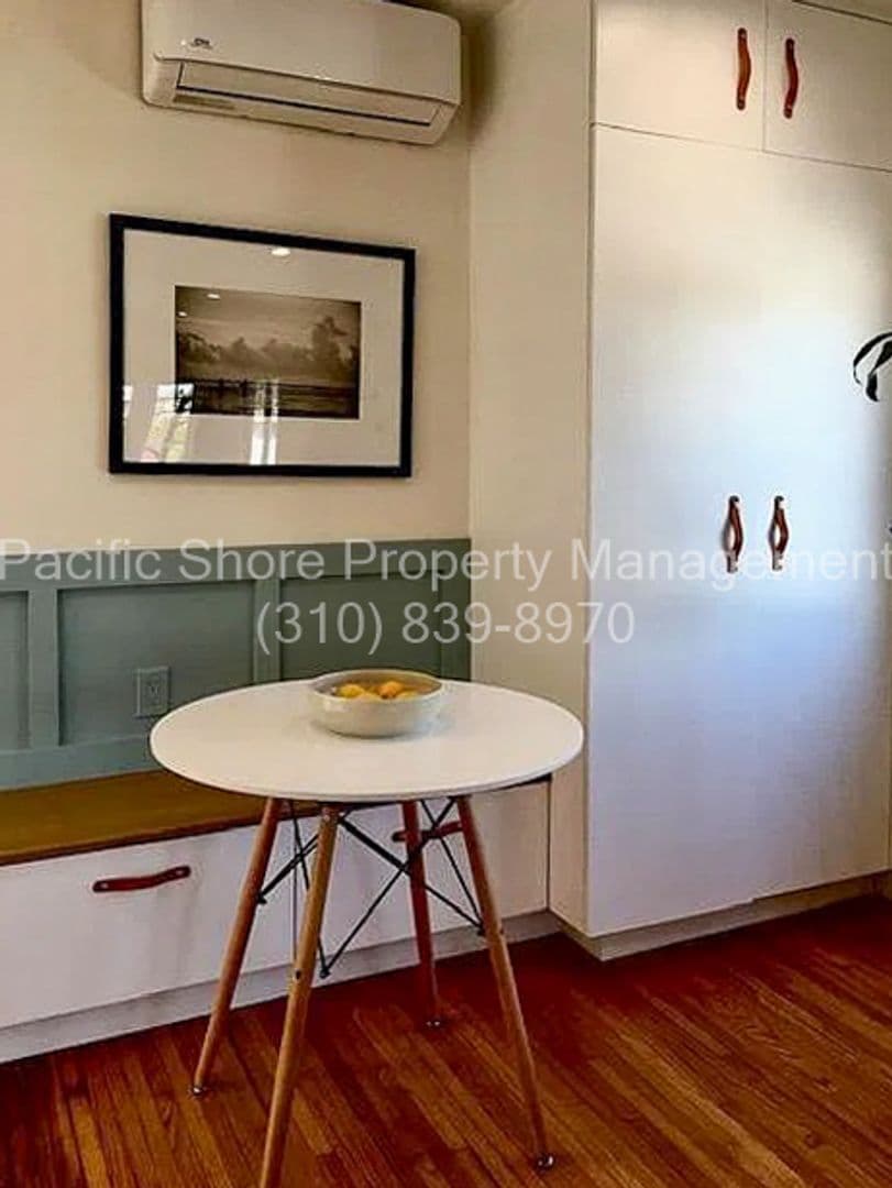 Los Angeles Apartment: 1420 Fairbanks Place