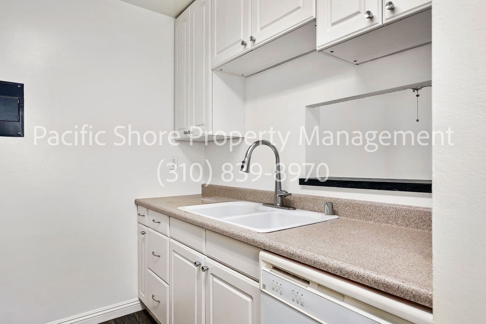 West Hollywood Apartment: 868 N West Knoll Drive