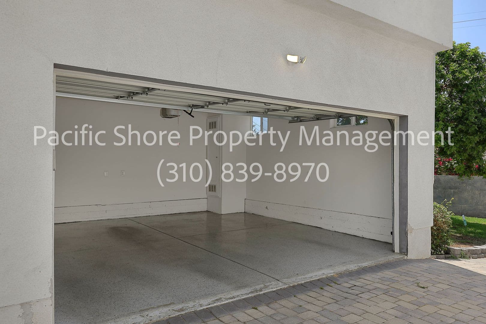 Los Angeles Apartment: 7205 S. La Cienega Blvd