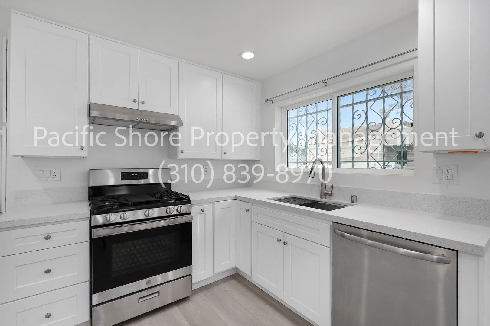 Venice House: 696 San Juan Ave