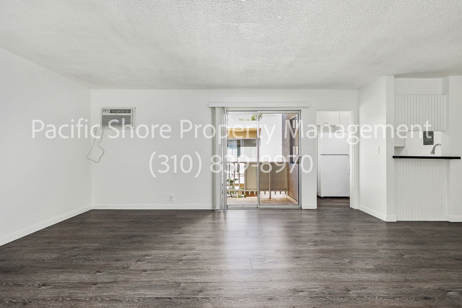 West Hollywood Apartment: 868 N West Knoll Drive