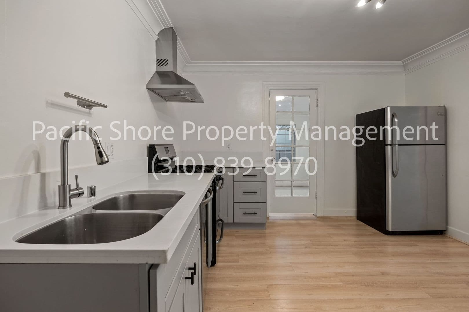 Los Angeles Apartment: 1020 N. Oxford Ave.,