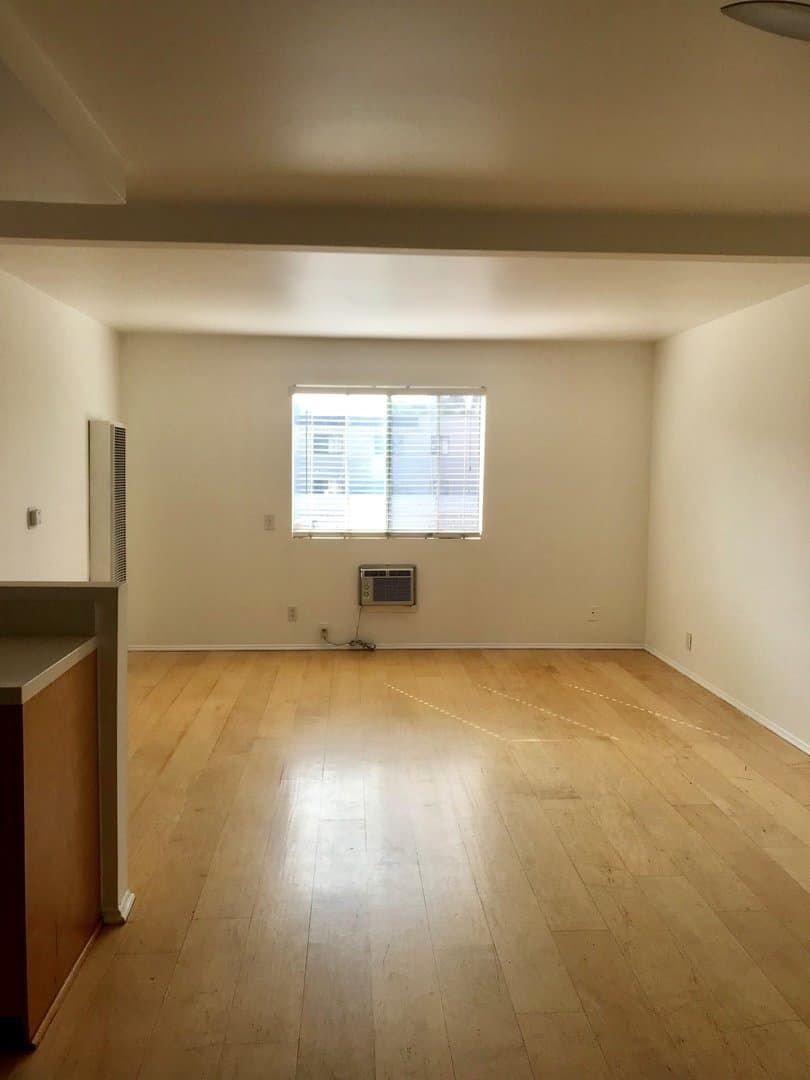 Los Angeles Apartment: 5091 Glen Iris Avenue