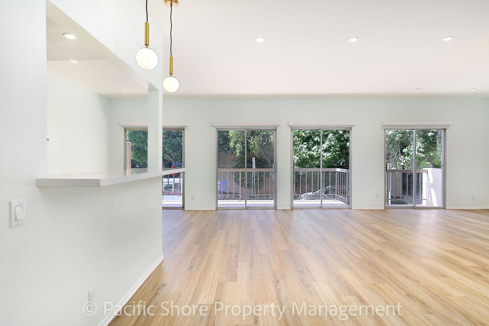 Los Angeles Condo: 612 Barrington Ave #215