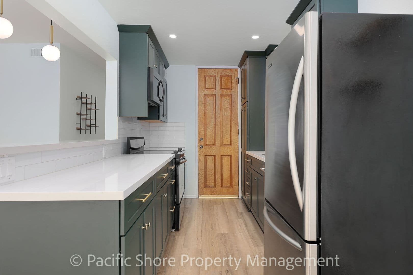 Los Angeles Condo: 612 Barrington Ave #215
