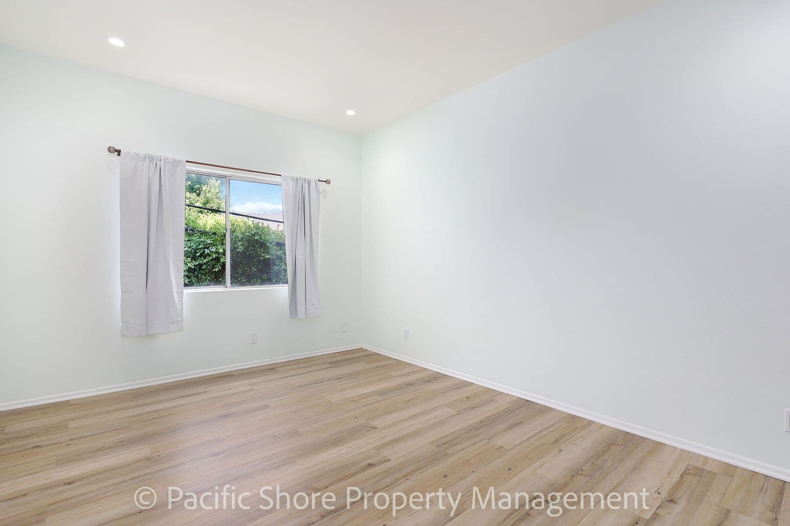 Los Angeles Condo: 612 Barrington Ave #215