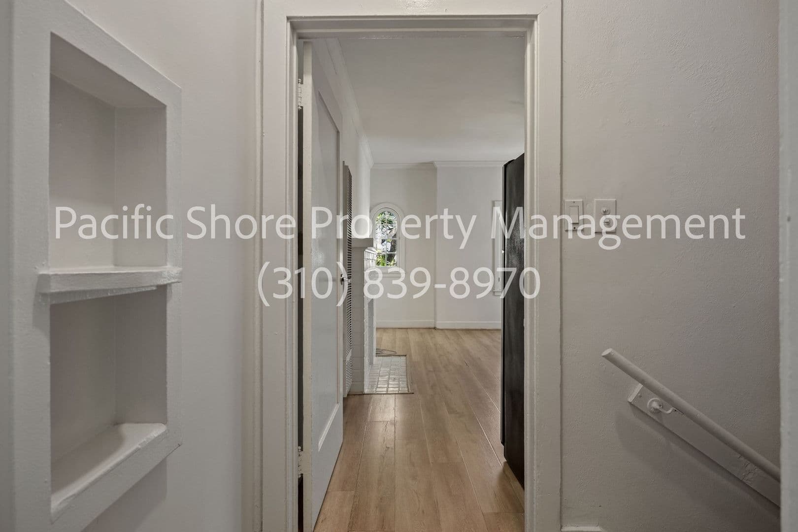 Los Angeles Apartment: 1020 N. Oxford Ave.,