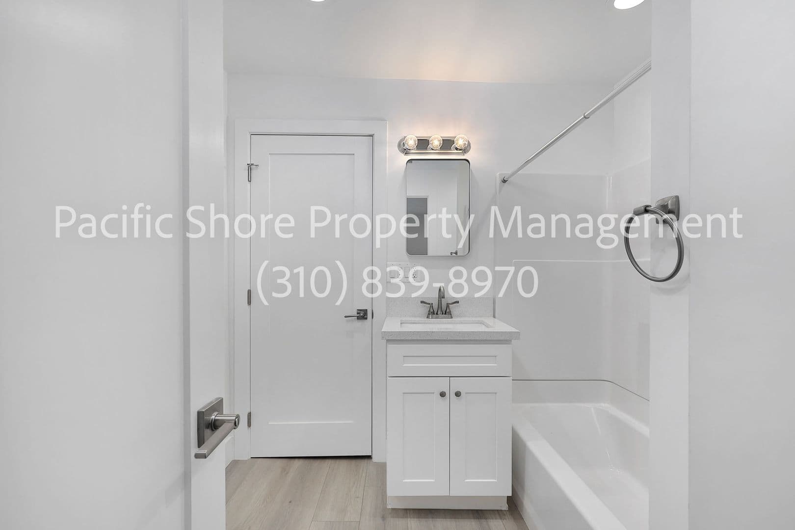 Venice House: 696 San Juan Ave