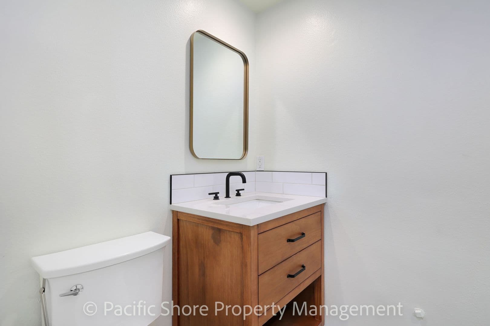 Los Angeles Condo: 612 Barrington Ave #215