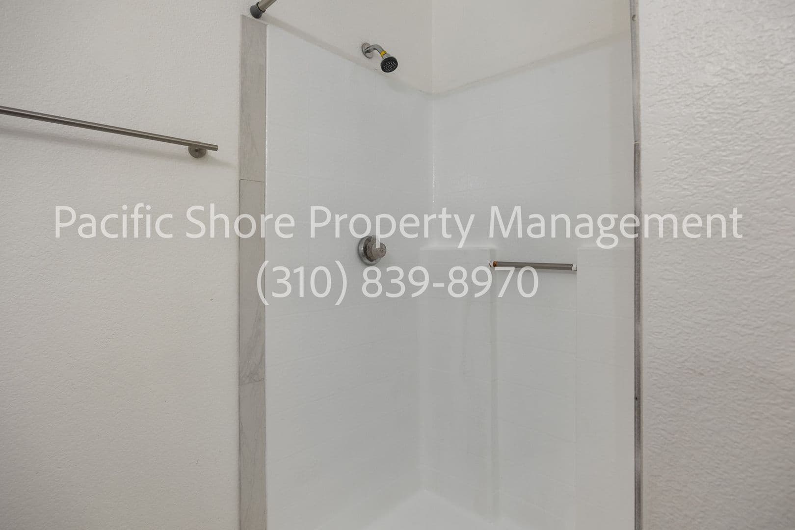 Los Angeles Apartment: 926 South Gramercy Drive,