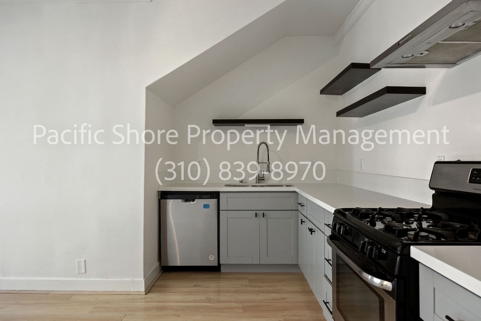 Los Angeles Apartment: 1020 N. Oxford Ave.,