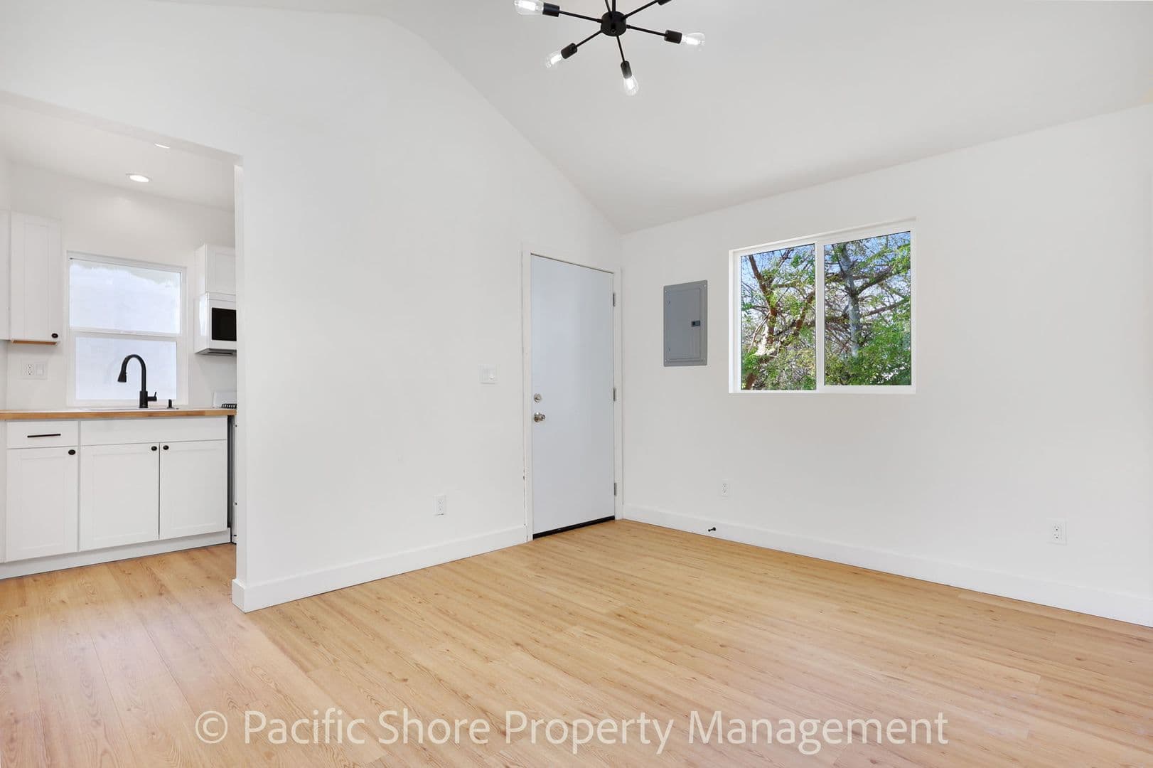 Los Angeles Apartment: 3210 Griffin Ave