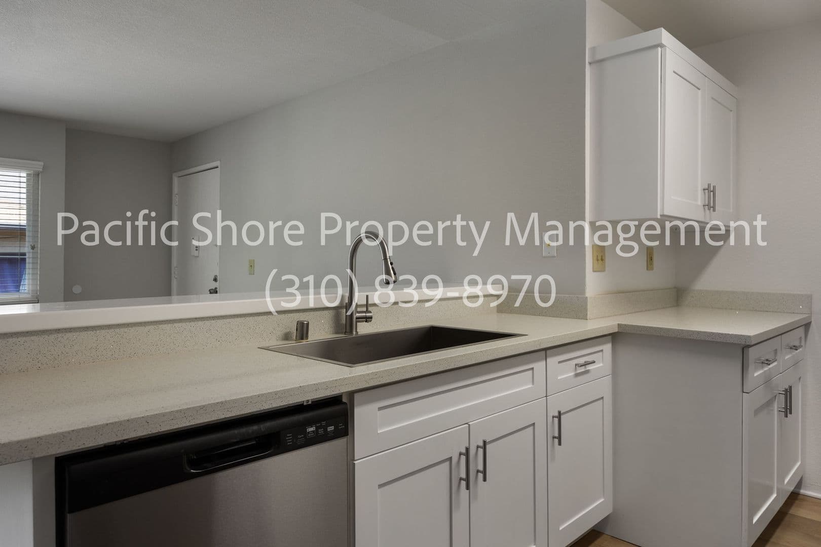 Los Angeles Apartment: 926 South Gramercy Drive,