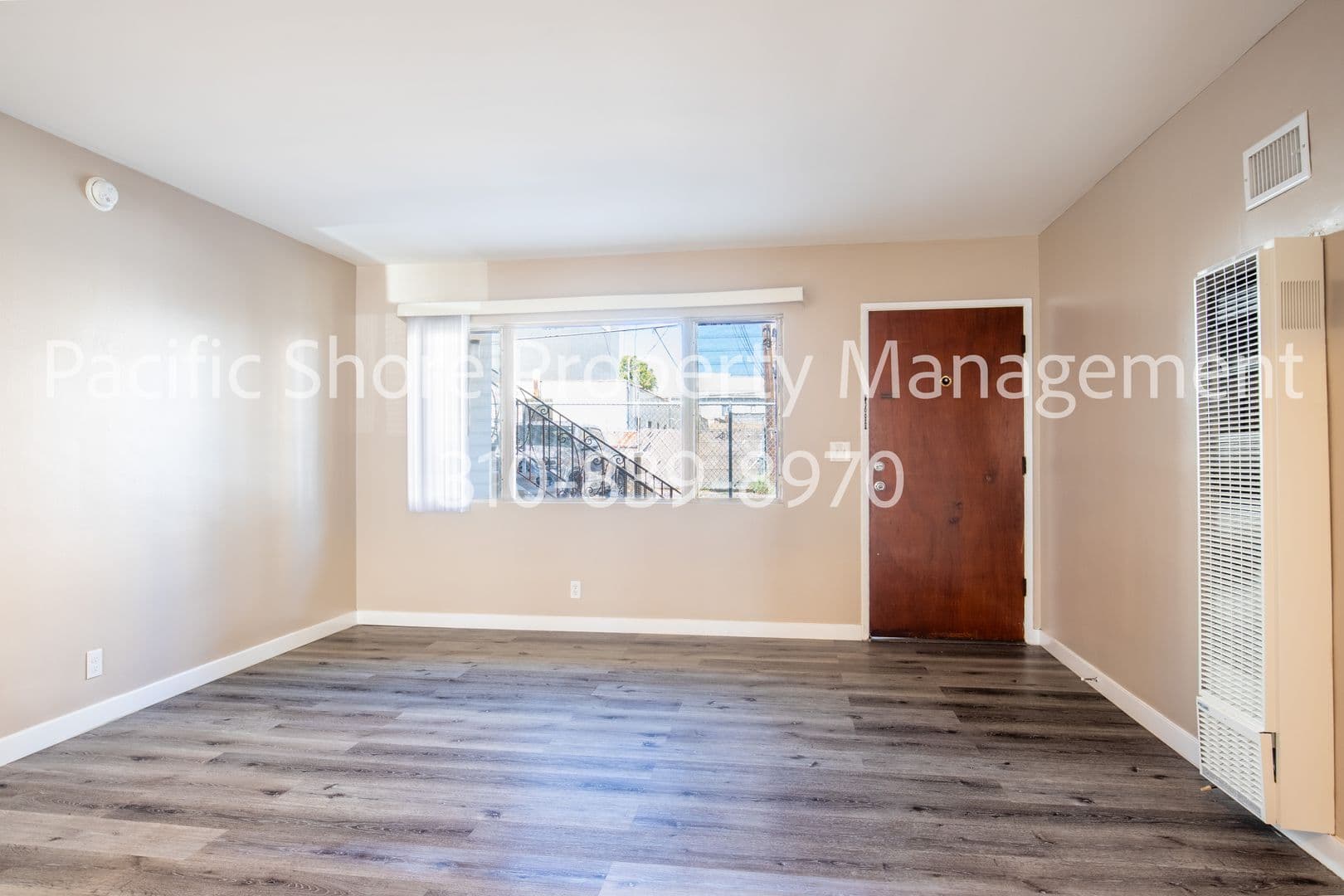 Los Angeles Apartment: 11321 Massachusetts Avenue