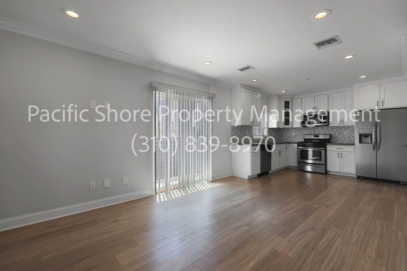 Los Angeles Apartment: 7205 S. La Cienega Blvd