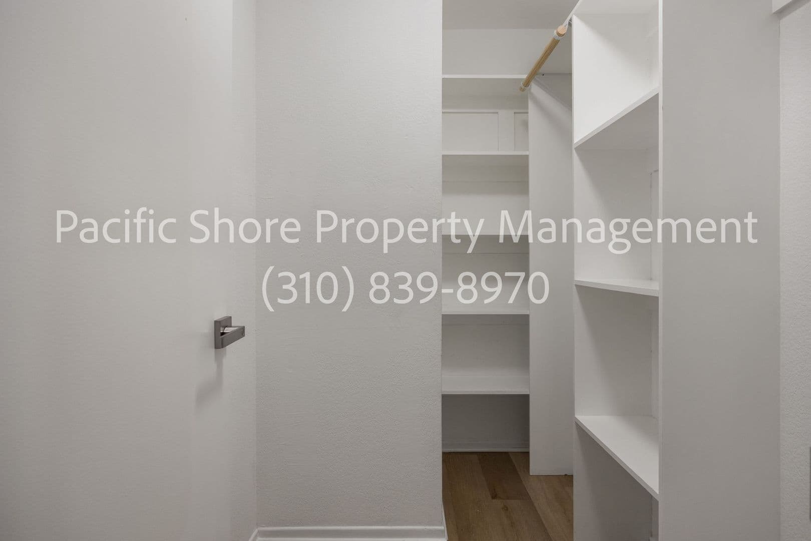 Los Angeles Apartment: 926 South Gramercy Drive,