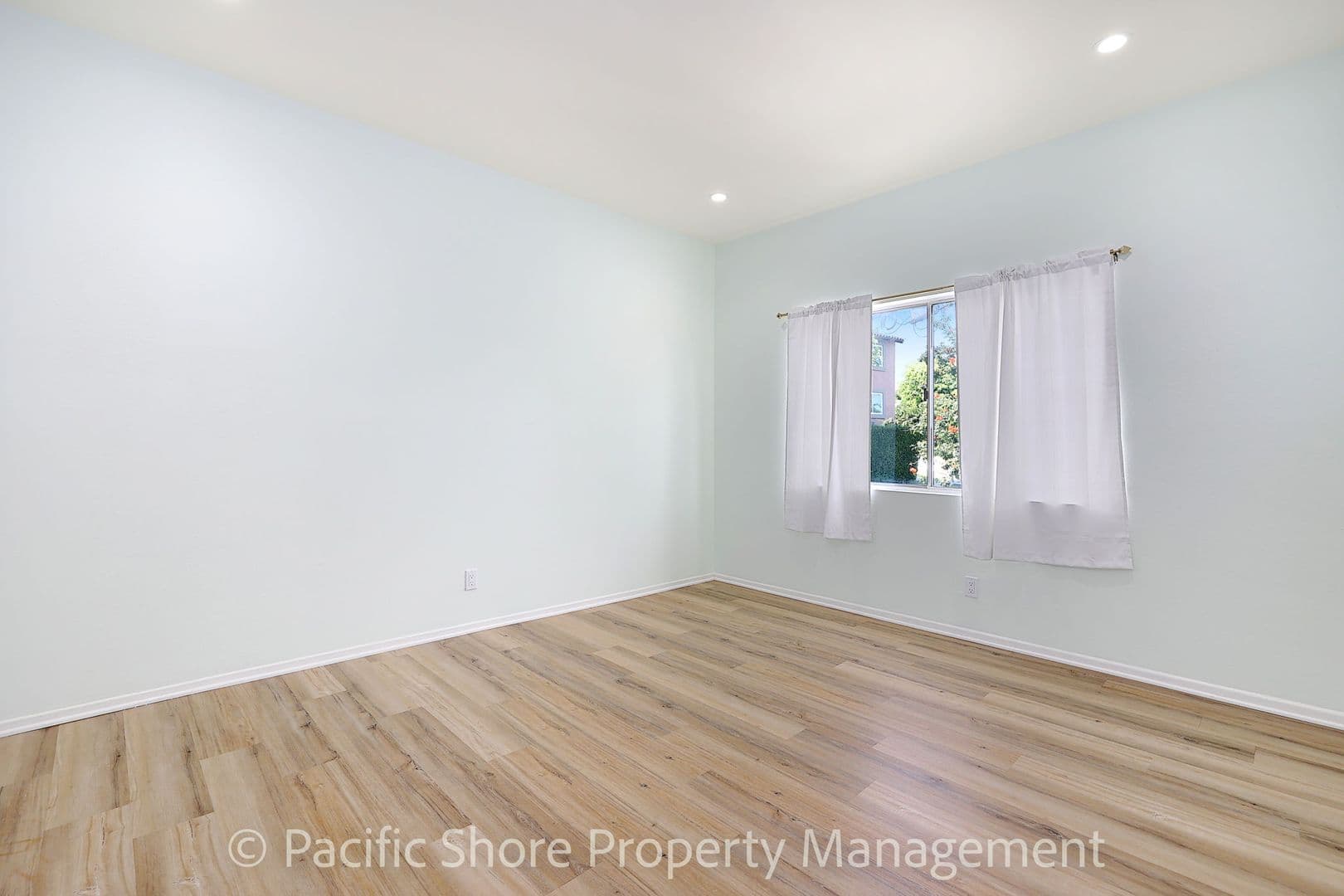 Los Angeles Condo: 612 Barrington Ave #215