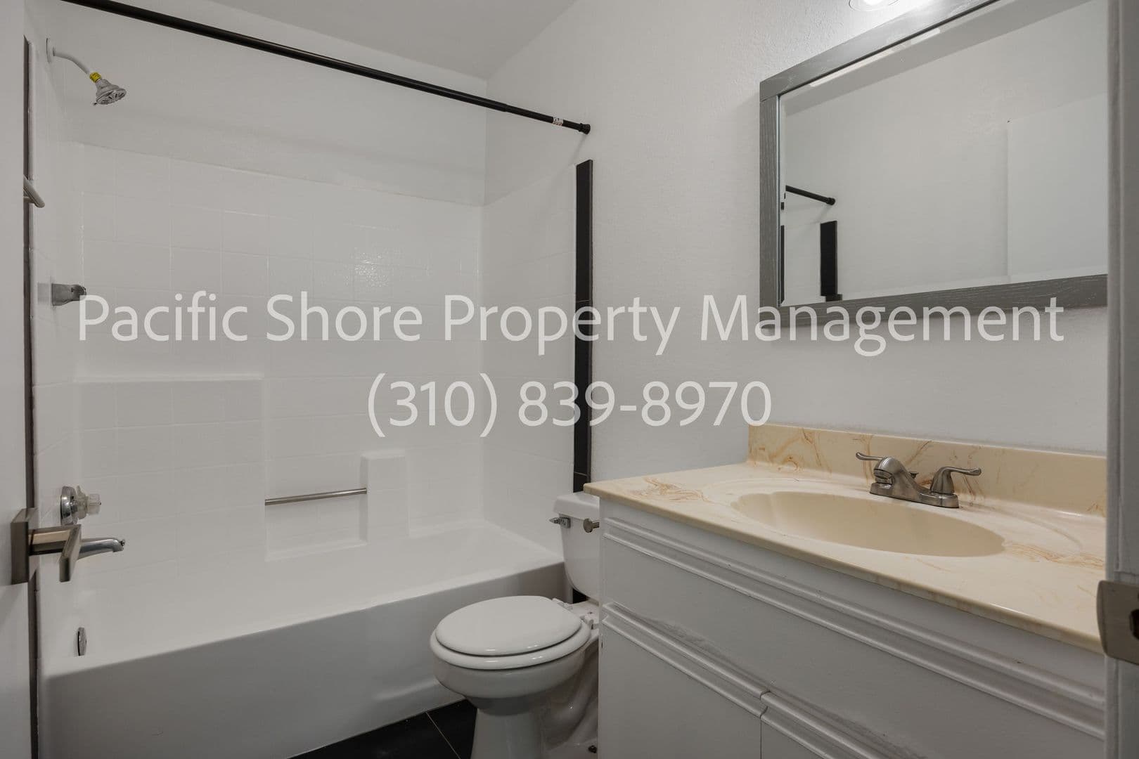 Los Angeles Apartment: 926 South Gramercy Drive,