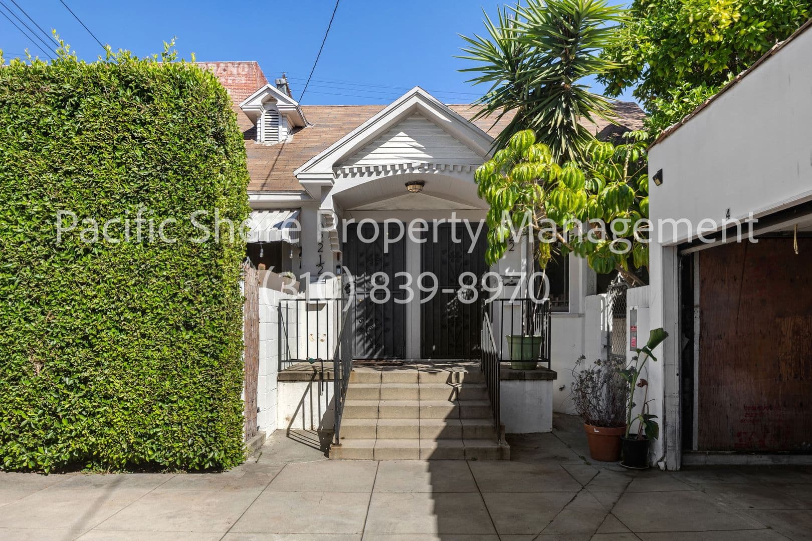 Los Angeles Apartment: 1020 N. Oxford Ave.,