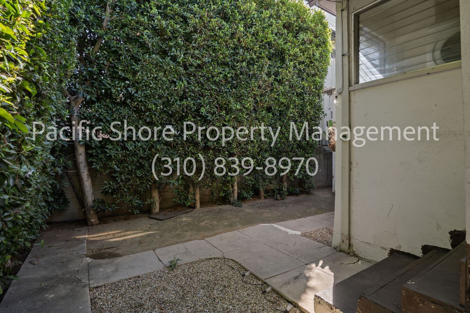 Los Angeles Apartment: 1020 N. Oxford Ave.,