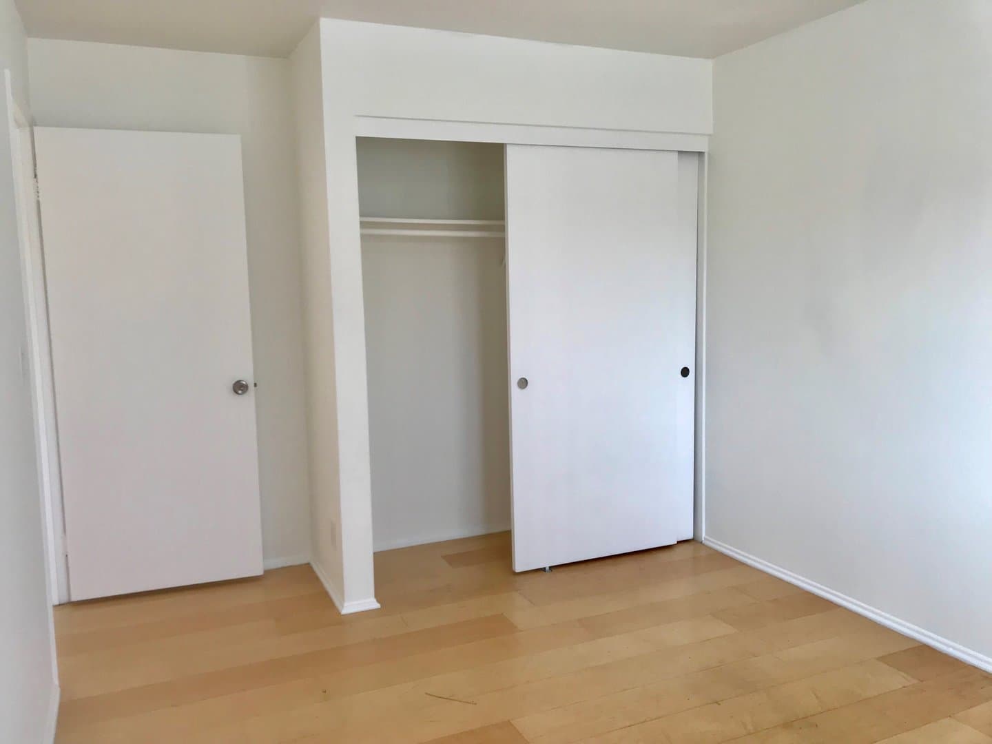 Los Angeles Apartment: 5091 Glen Iris Avenue
