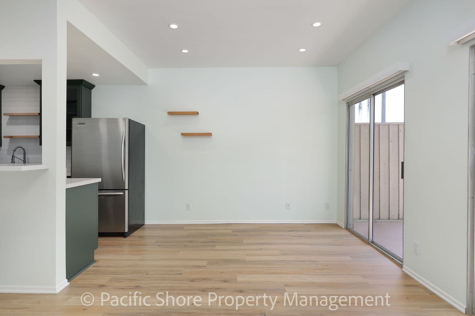 Los Angeles Condo: 612 Barrington Ave #215