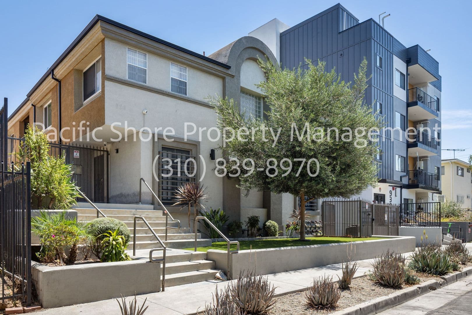 Los Angeles Apartment: 926 South Gramercy Drive,