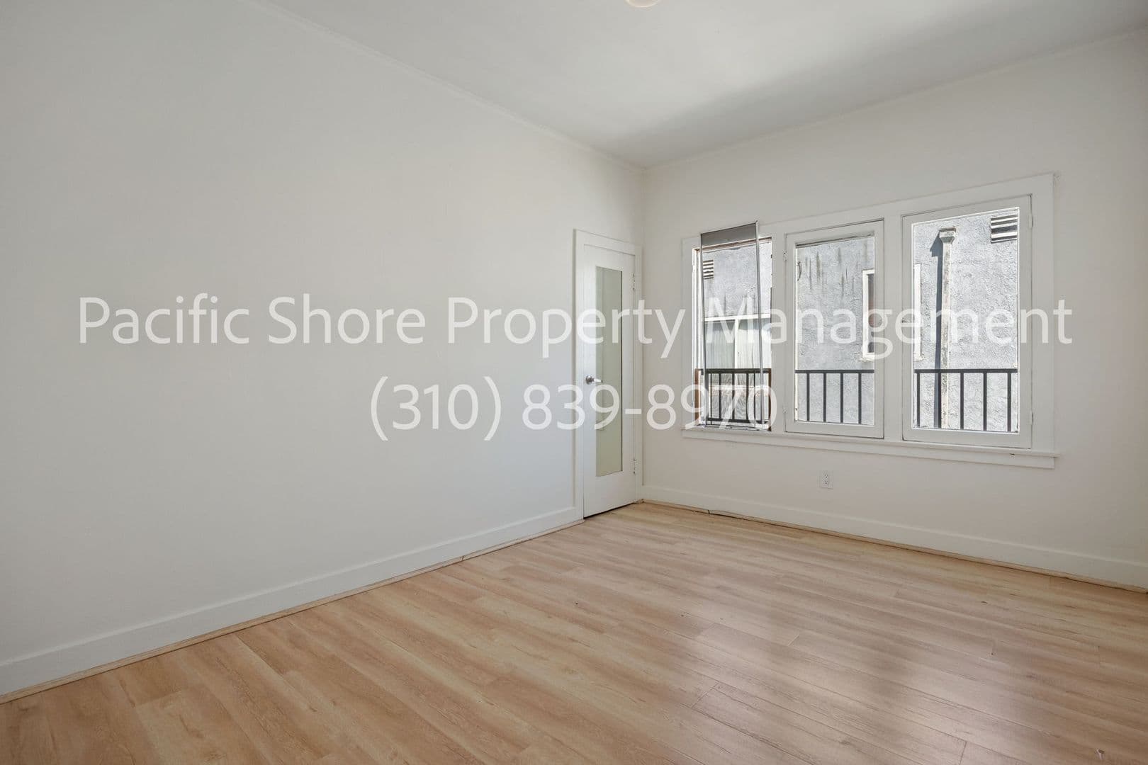 Los Angeles Apartment: 1020 N. Oxford Ave.,