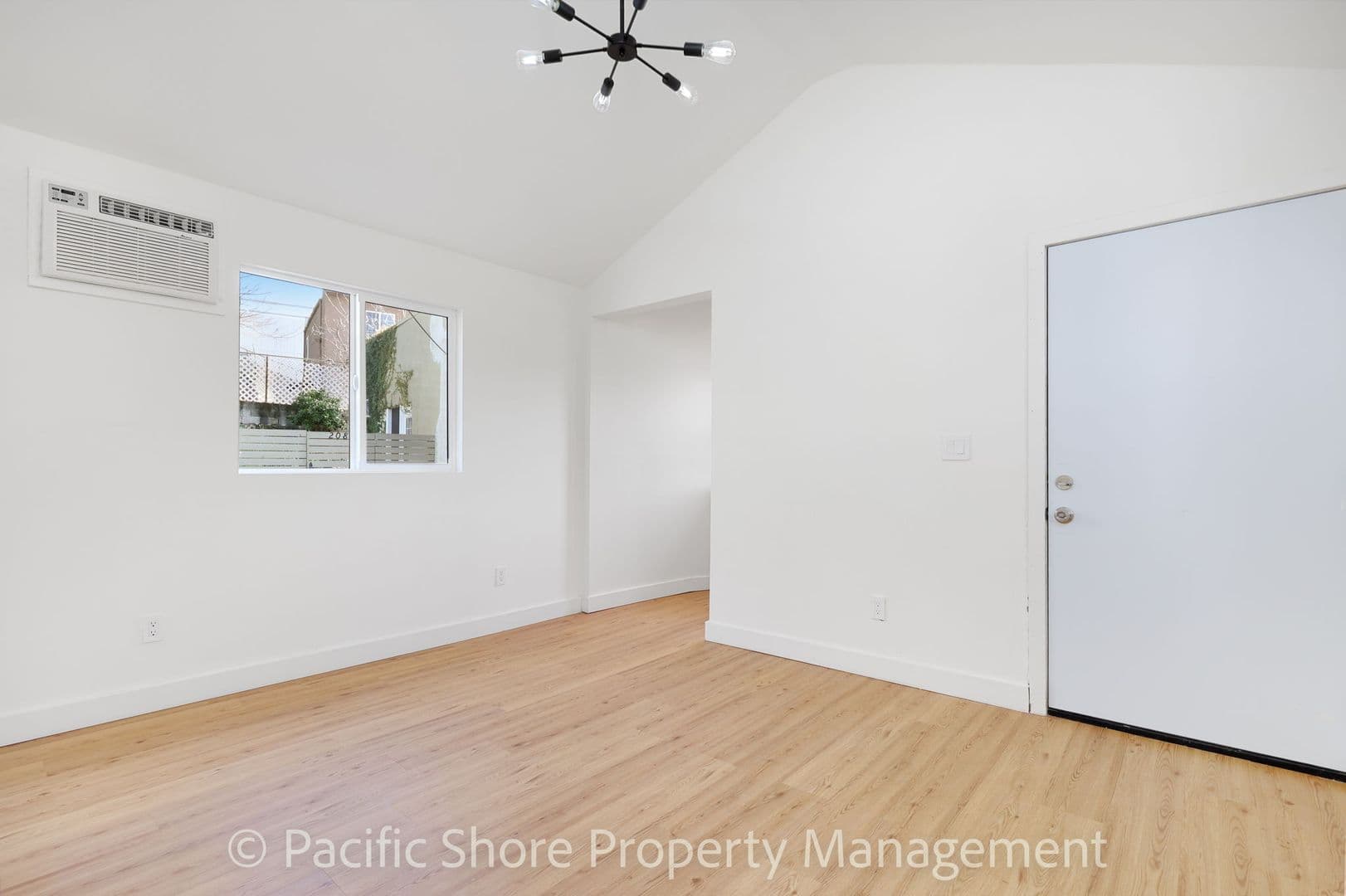 Los Angeles Apartment: 3210 Griffin Ave