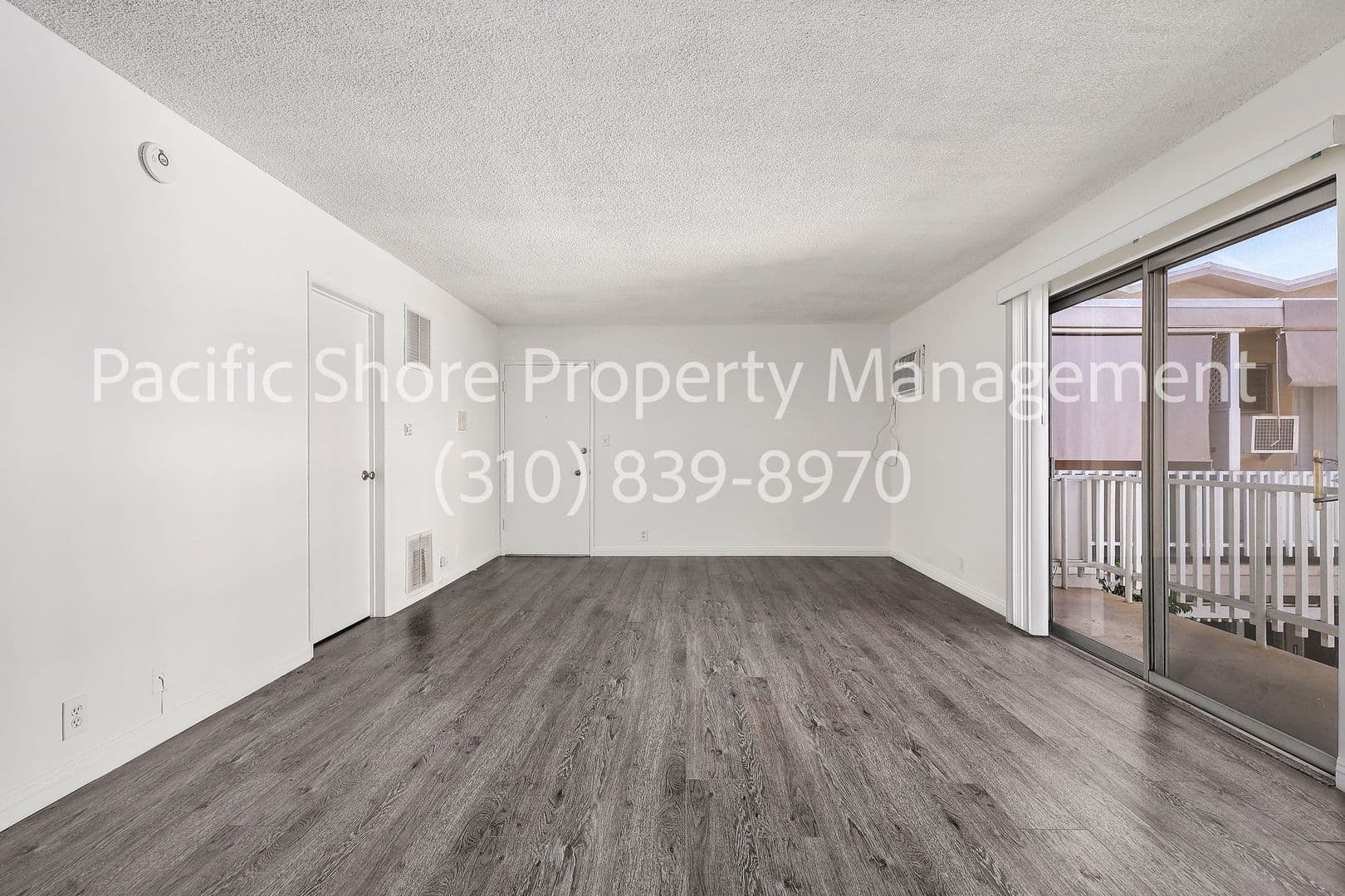 West Hollywood Apartment: 868 N West Knoll Drive
