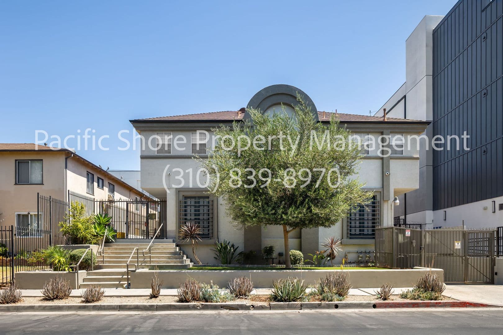 Los Angeles Apartment: 926 South Gramercy Drive,