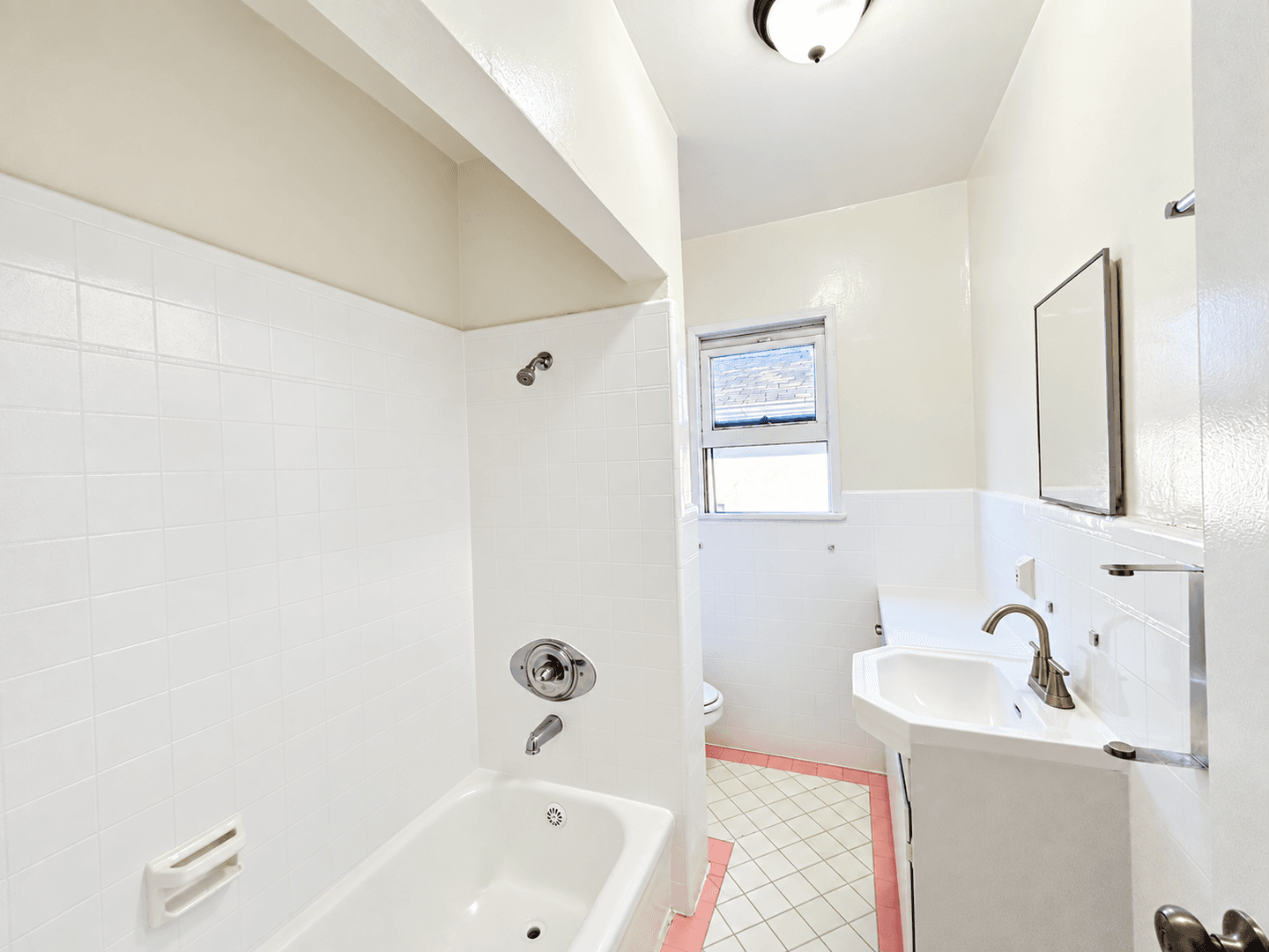 Los Angeles Apartment: 2116 S. Ridgeley Drive