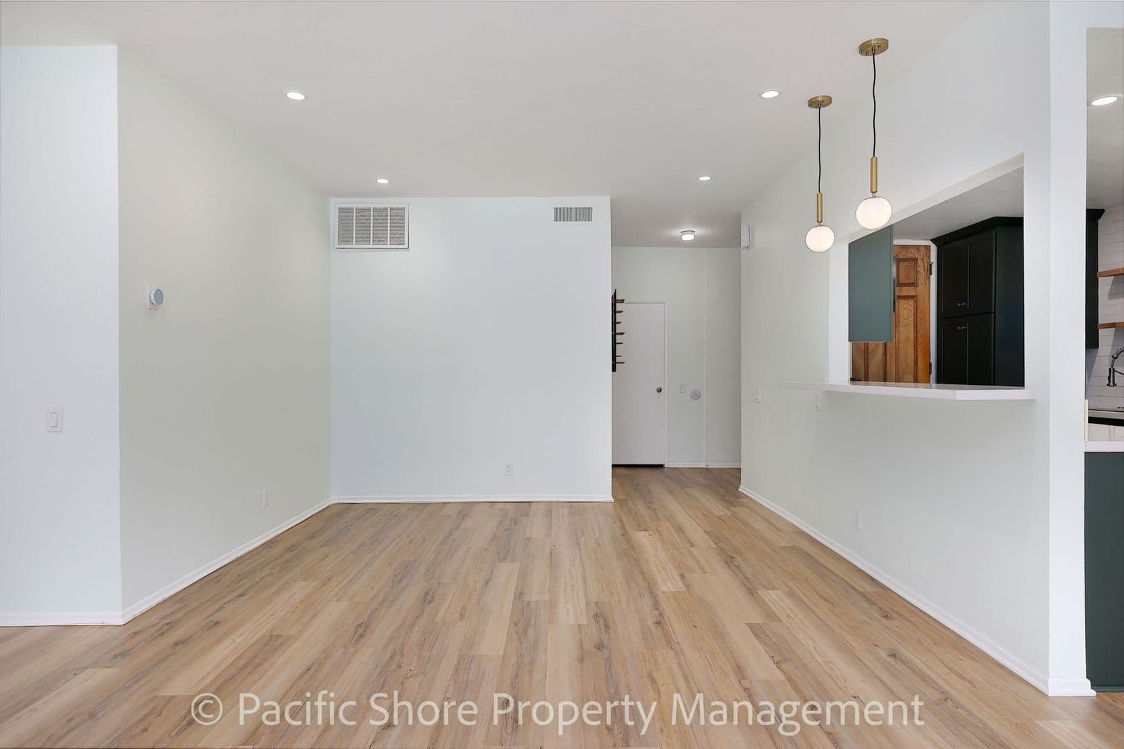 Los Angeles Condo: 612 Barrington Ave #215