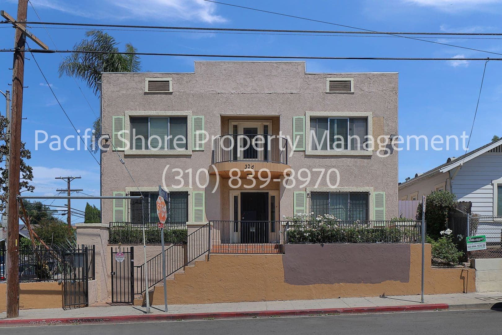 Los Angeles Apartment: 326 Belmont Ave
