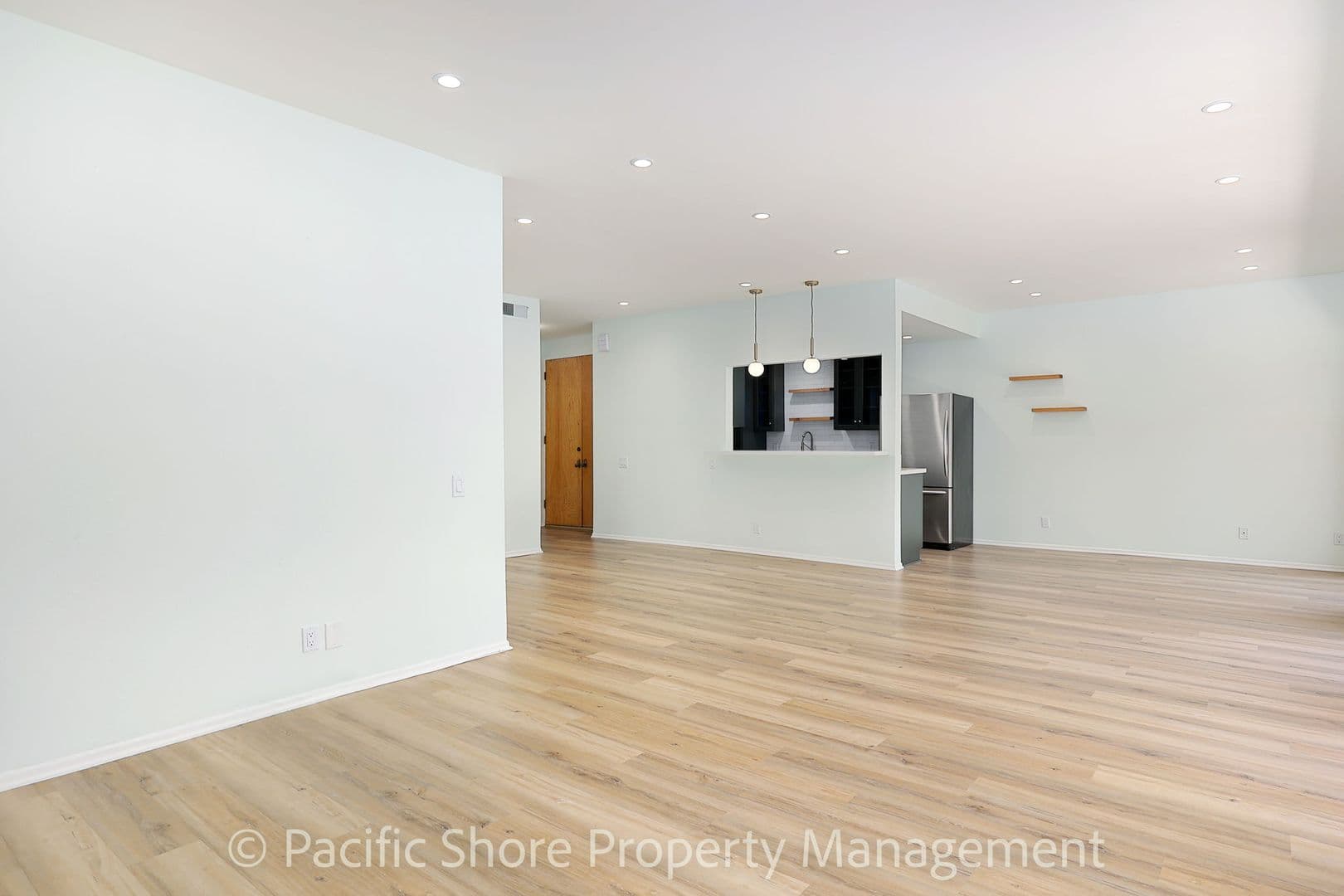 Los Angeles Condo: 612 Barrington Ave #215