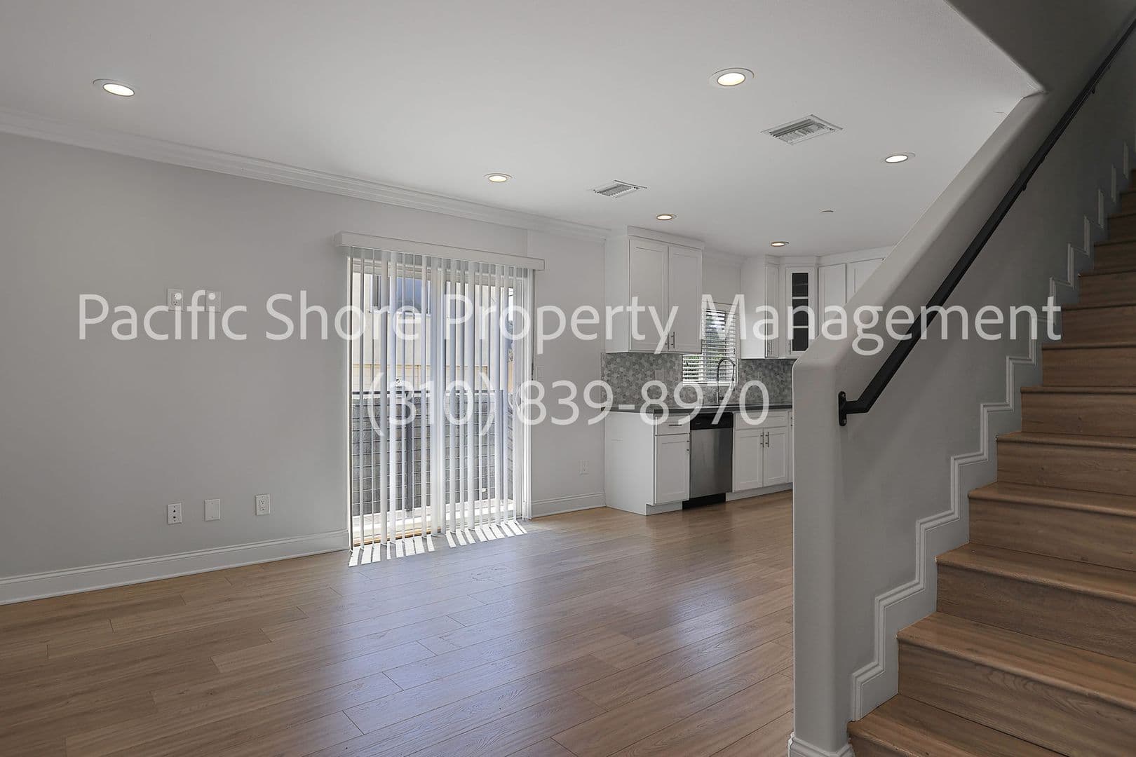 Los Angeles Apartment: 7205 S. La Cienega Blvd