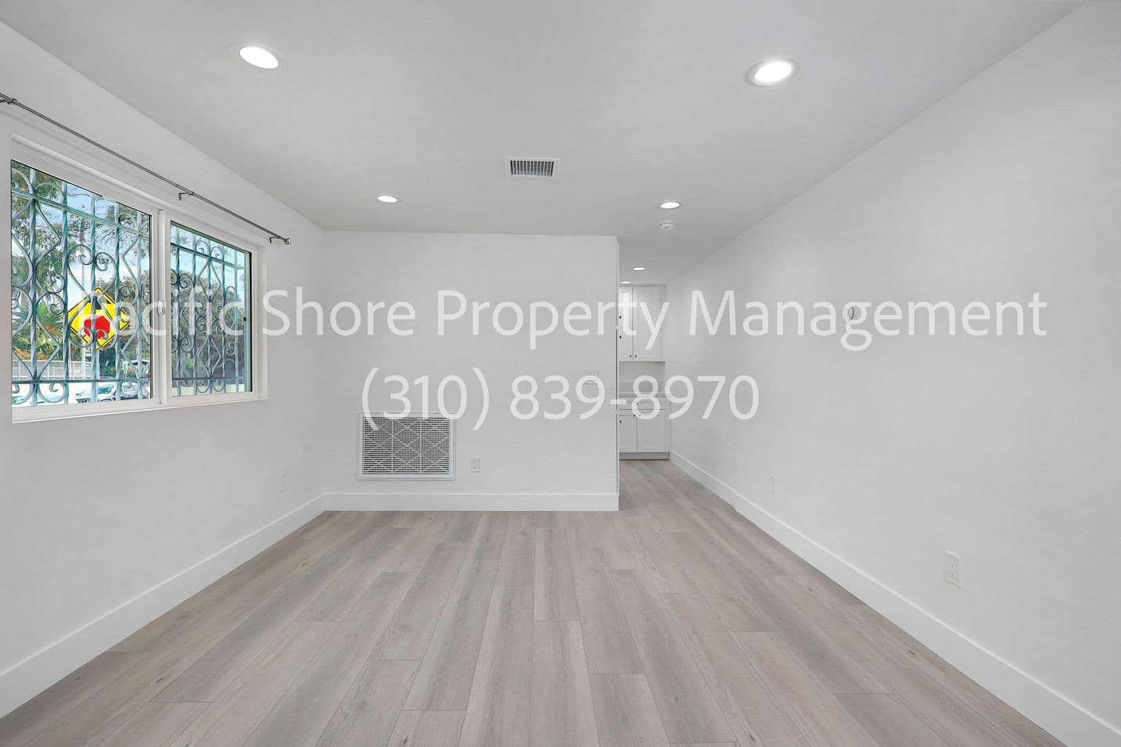 Venice House: 696 San Juan Ave