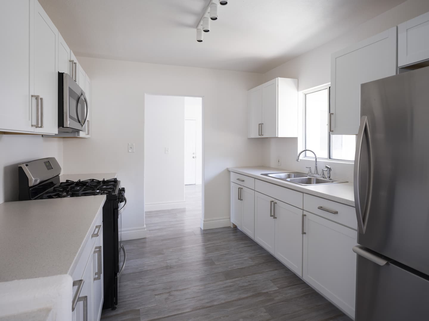 Los Angeles Apartment: 3615 Griffin Avenue