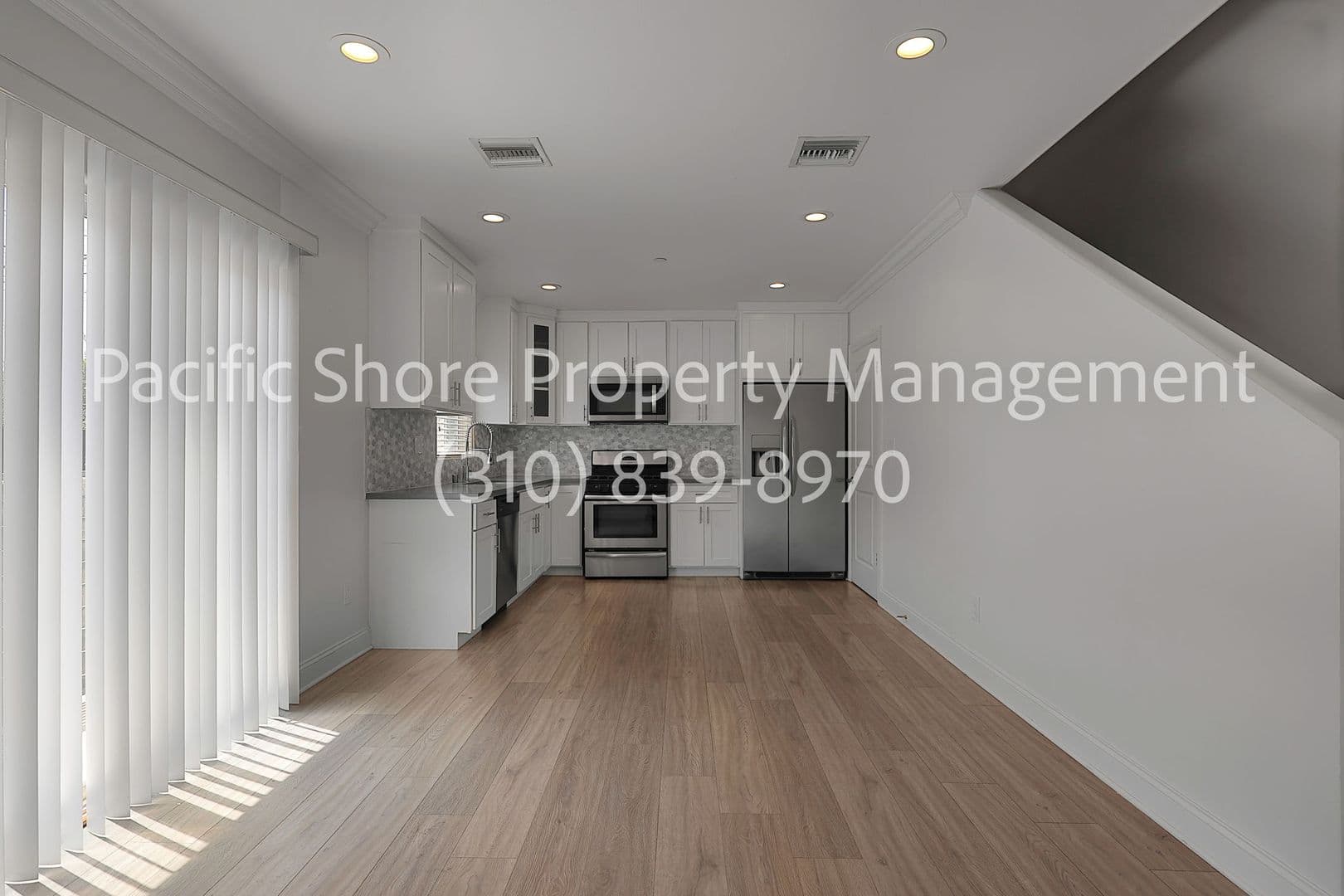 Los Angeles Apartment: 7205 S. La Cienega Blvd