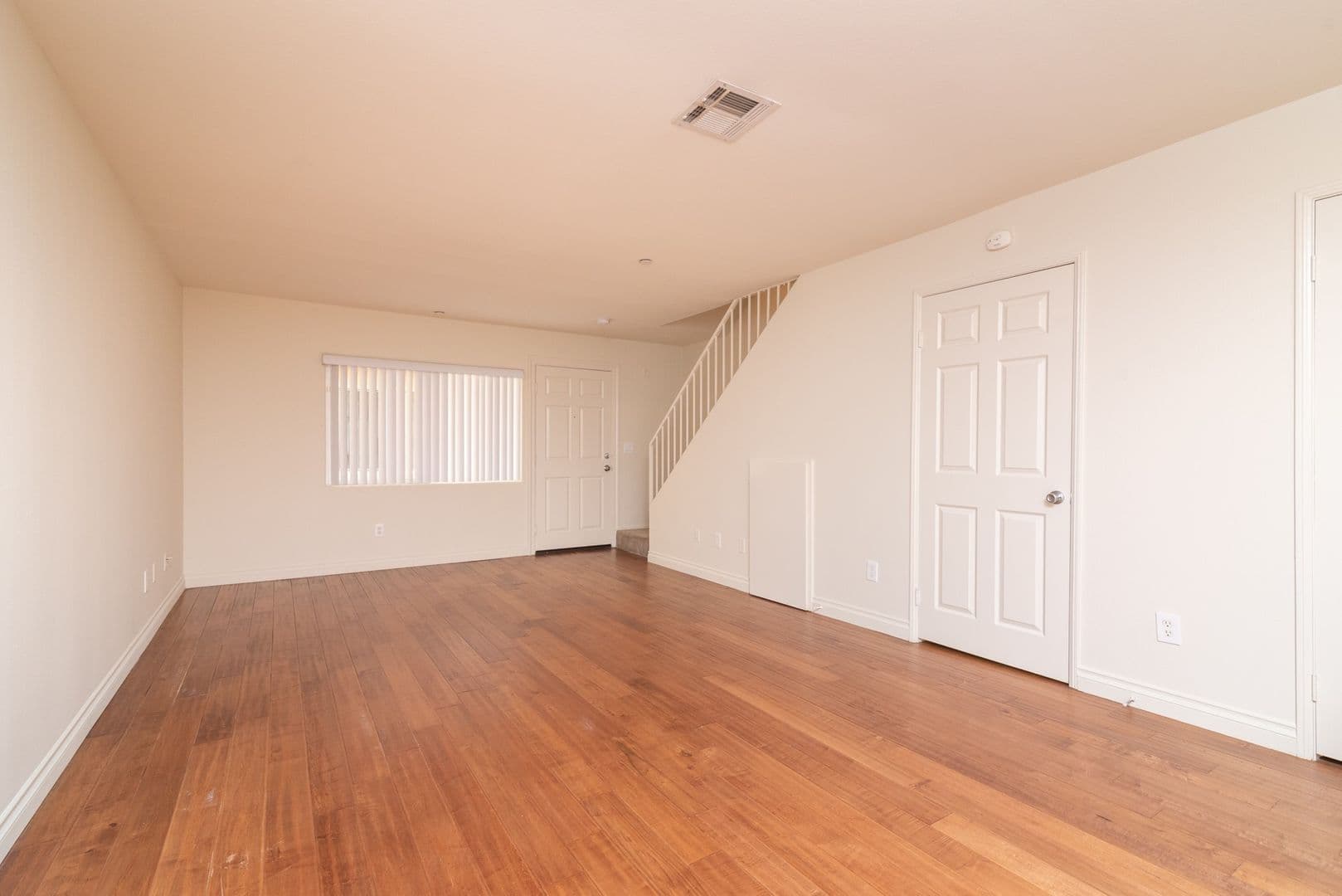 Los Angeles Apartment: 3614 Motor Avenue