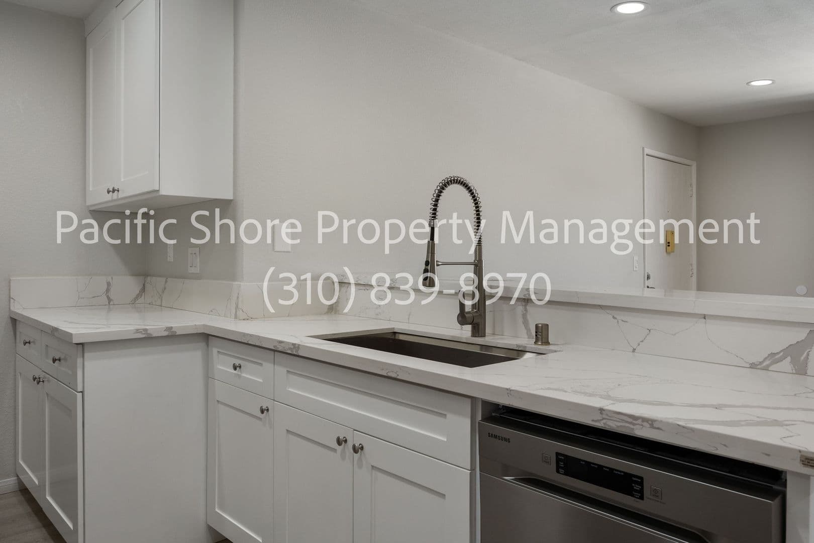 Los Angeles Apartment: 926 South Gramercy Drive,