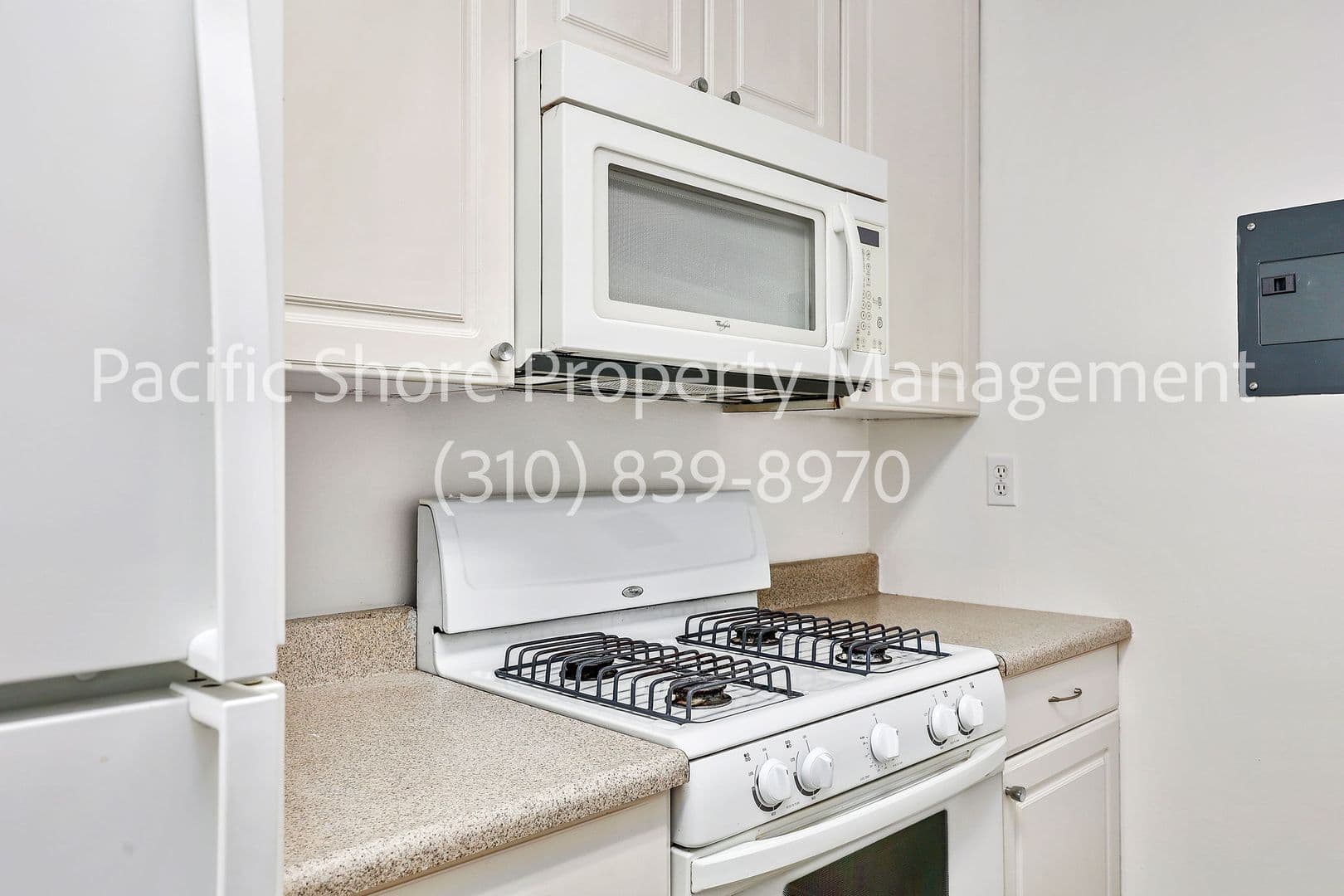 West Hollywood Apartment: 868 N West Knoll Drive