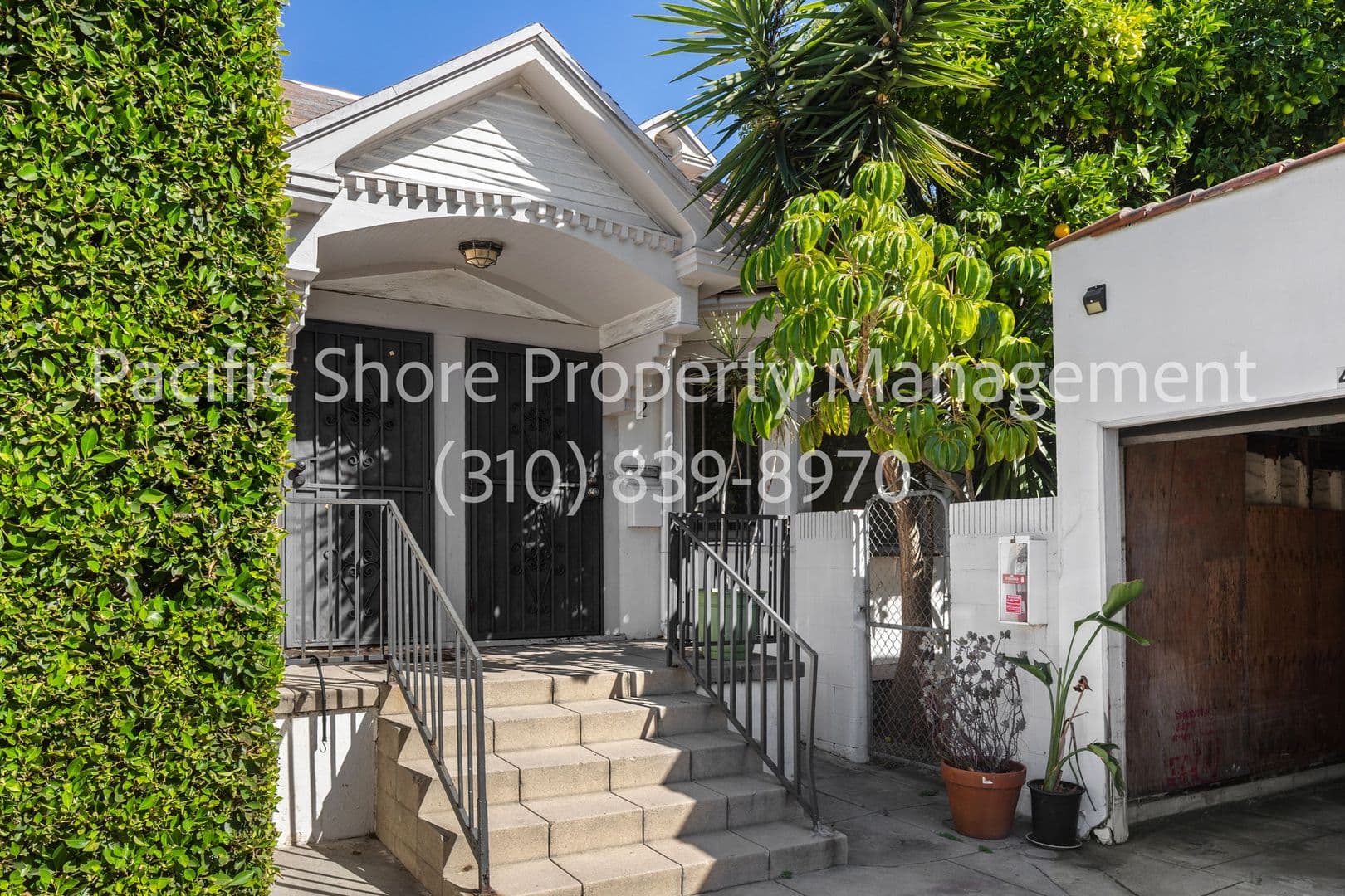Los Angeles Apartment: 1020 N. Oxford Ave.,