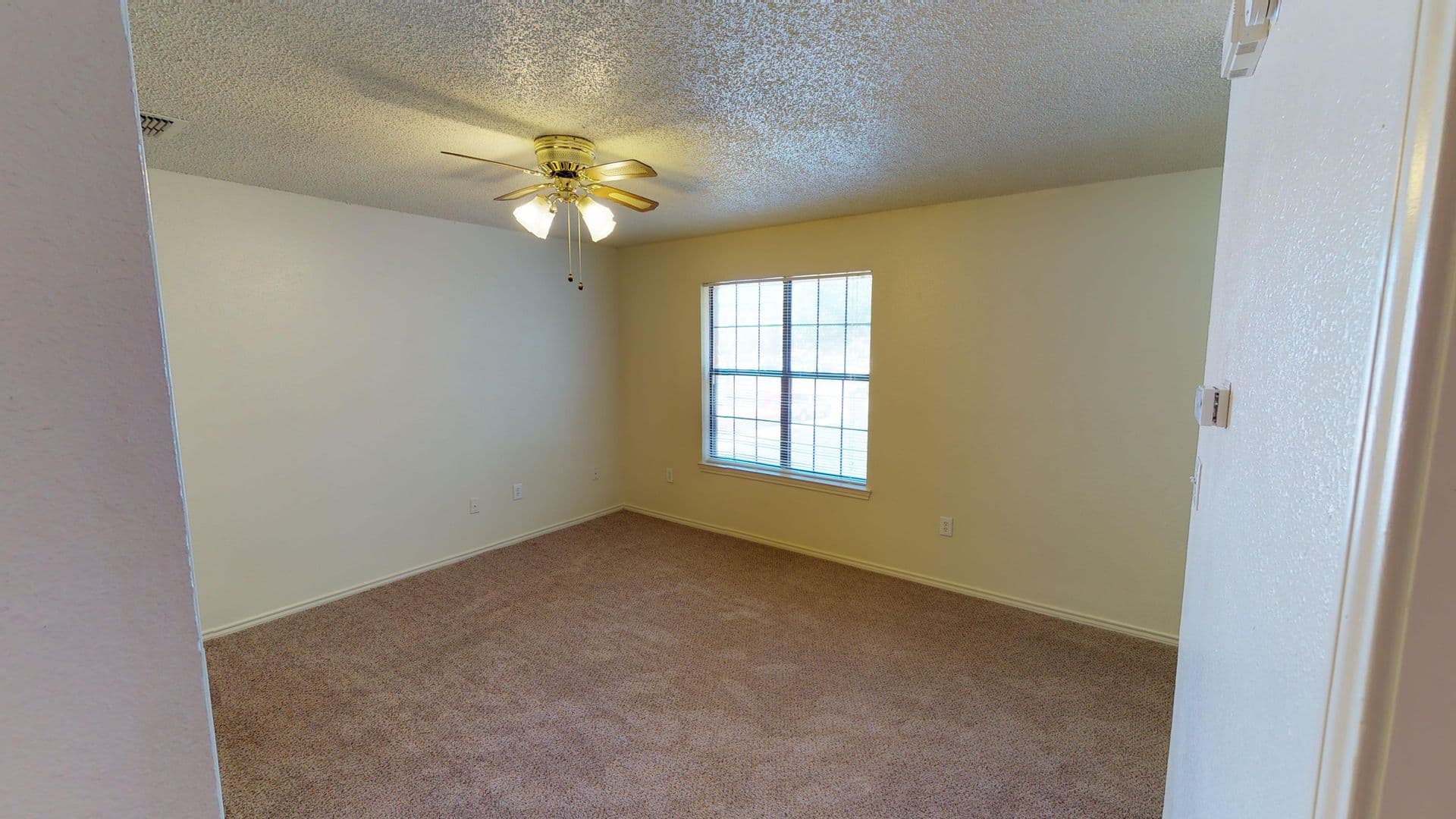 Denton Apartment: 515 W Mulberry St