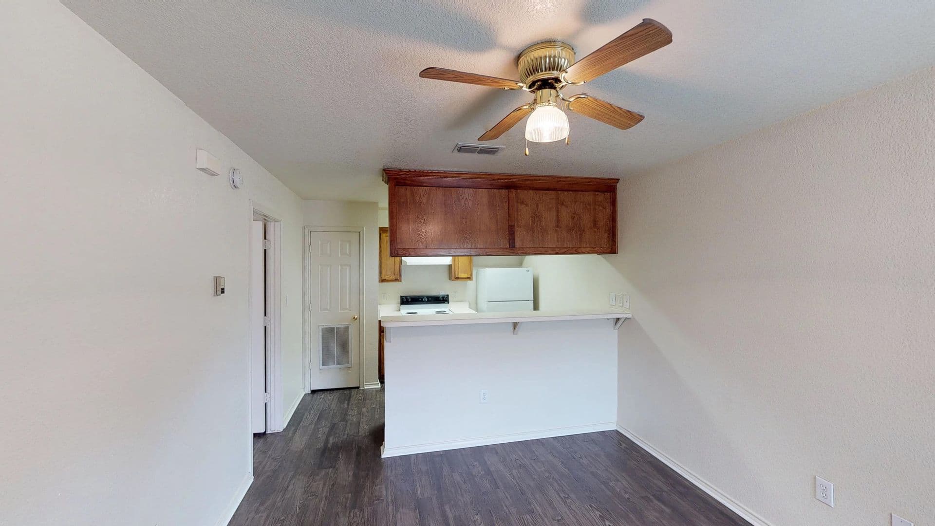 Denton Apartment: 713 W Mulberry St
