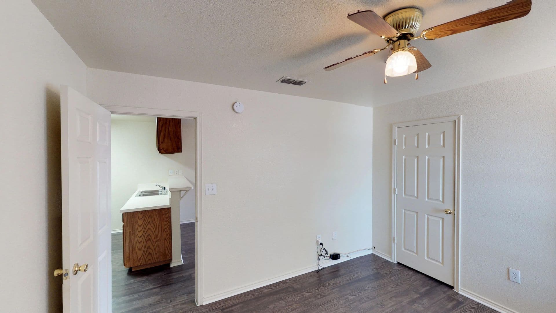 Denton Apartment: 713 W Mulberry St