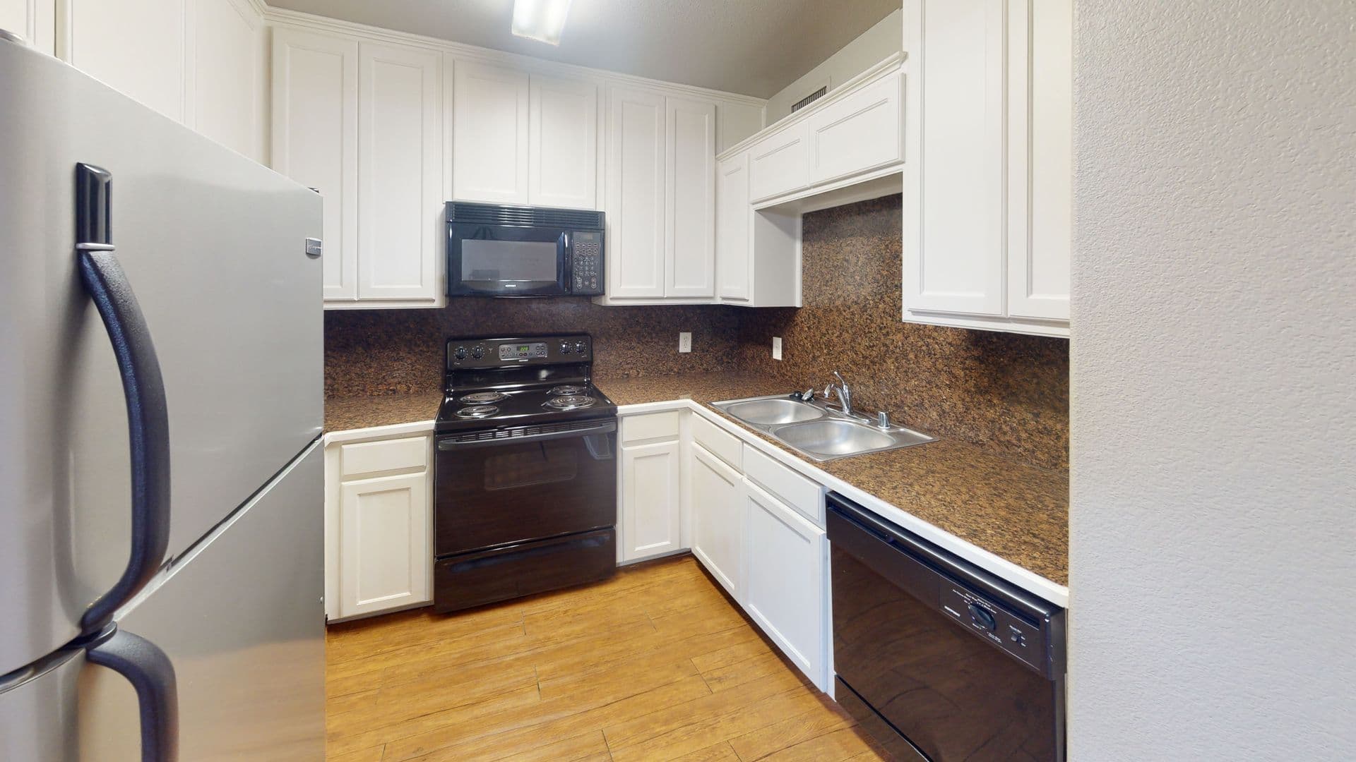 Denton Apartment: 2503/2505 W. Prairie St